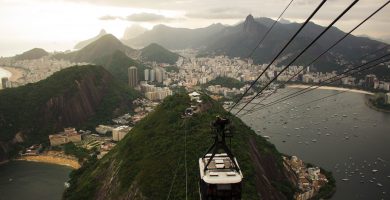Río de Janeiro, una ciudad que combina la espectacular belleza natural con una cultura vibrante y una vida nocturna emocionante, se presenta como