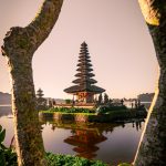 Indonesia, con su vasta riqueza cultural y arquitectónica, es un destino fascinante para aquellos que buscan sumergirse en la historia y la espiritualidad